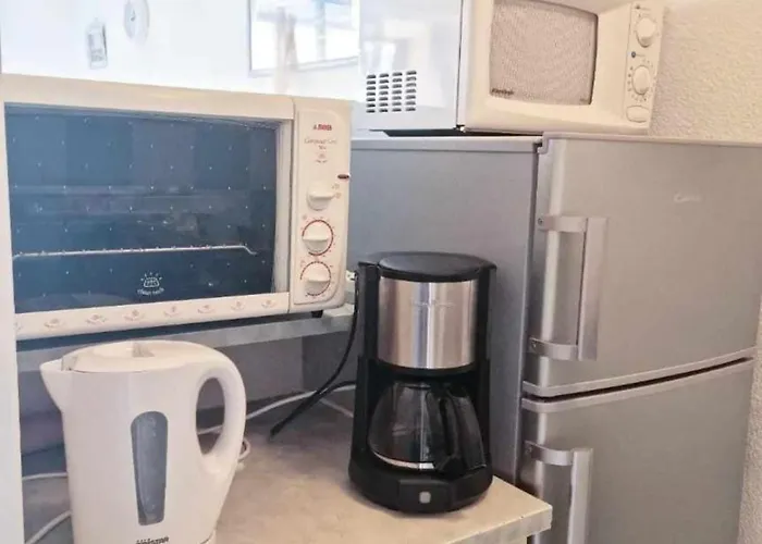 Lumineux Piscine Parking Agde